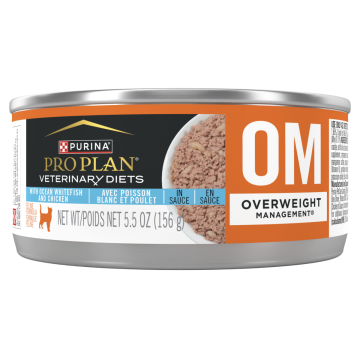 A can of Purina Pro Plan Veterinary Diets OM Overweight Management Ocean Whitefish and Chicken wet cat food.