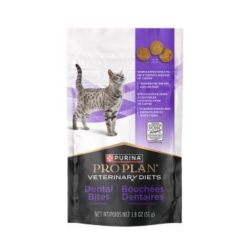 Bag of Purina Pro Plan Veterinary Diets Dental Bites cat treats with English and French text